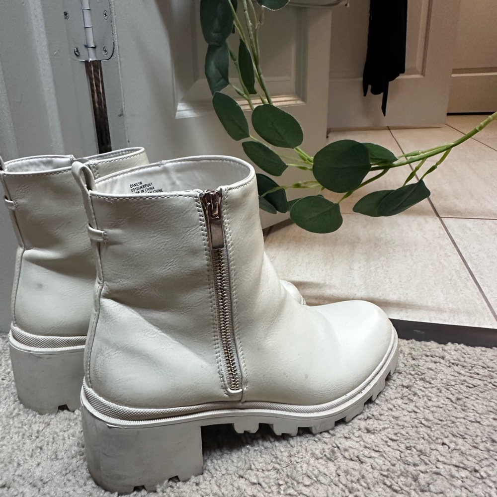 Shoe Dazzle Cream Ankle Boots